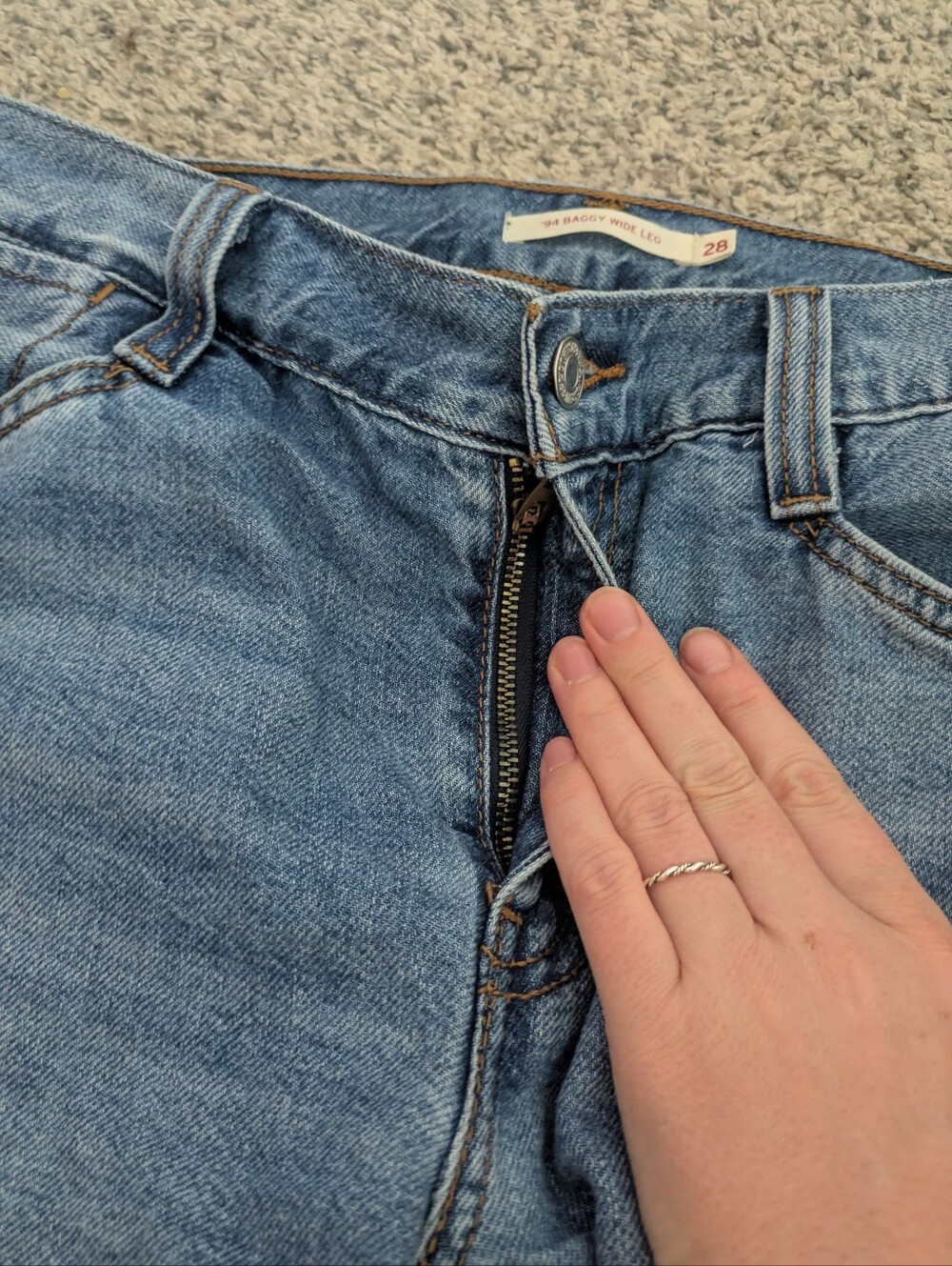 Levi's 94 Baggy Wide Leg Jean - Picture 5 of 9